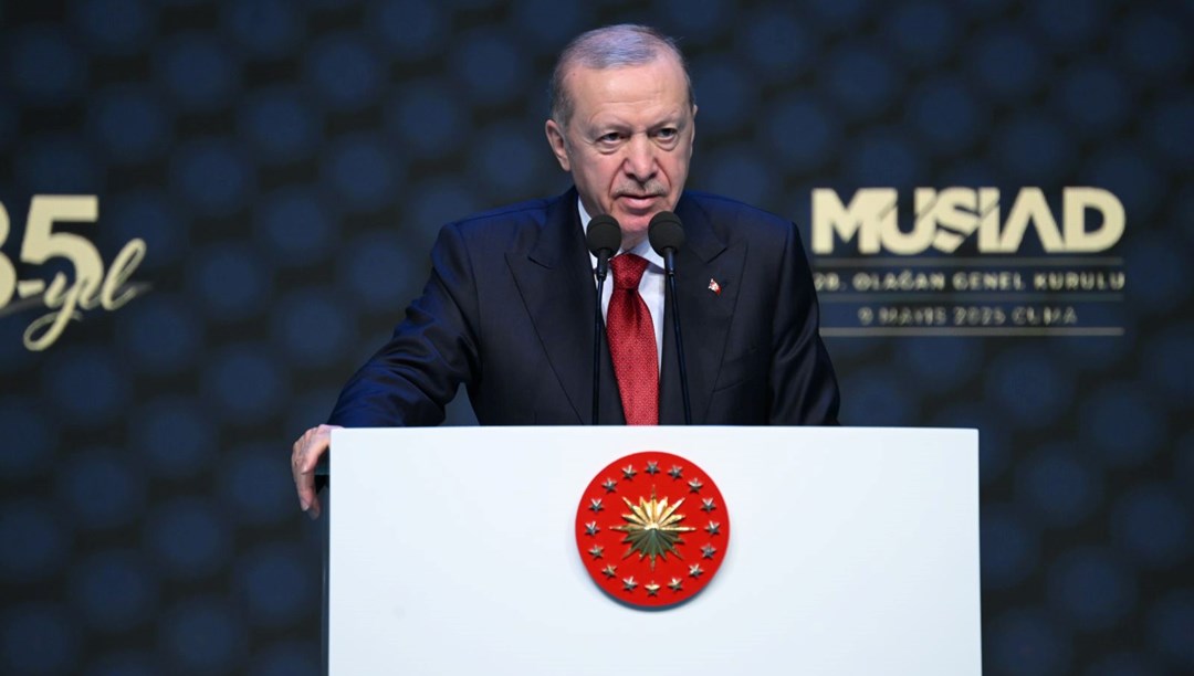 Türkçe Başlık: Cumhurbaşkanı Erdoğan'dan CHP'ye Tepki: Bunun Adı Ekonomik Tetikçilik